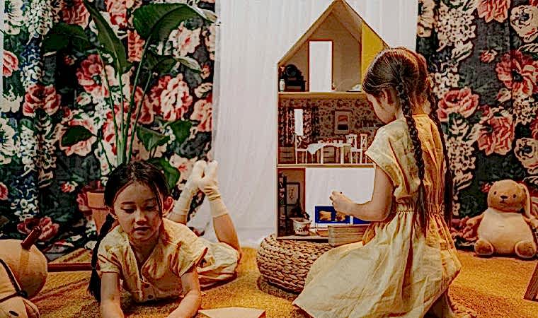 Minik ve Şık Ev İçi Ahşap Çocuk Oyun Evleri