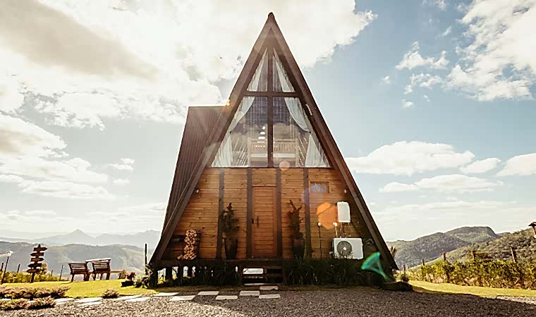 Üçgen Bungalov Evler: Modern ve Geleneksel